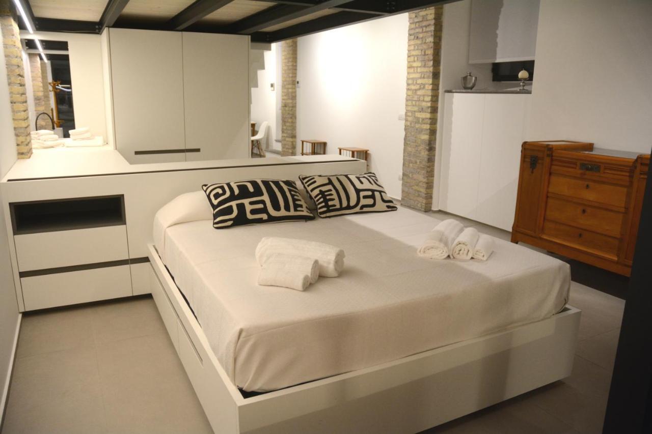Ferienwohnung Luxury Loft Capocci 24 Coliseum Rom Exterior foto